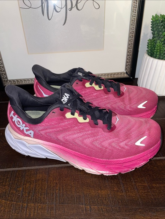 Hoka Shoes - Hoka Arahi 6 Pink Athletic Running Shoes Sneakers Size 8B Festival Fuchsia